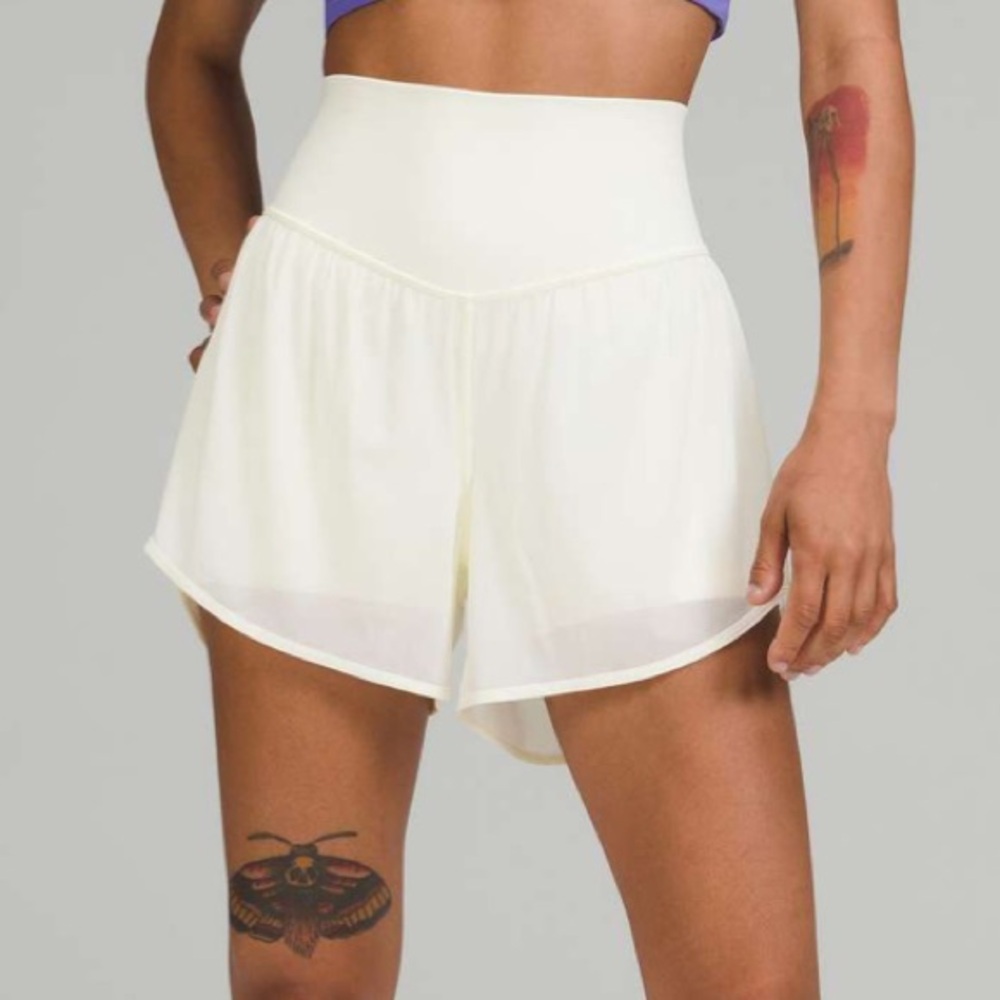 Lululemon Nulu and Mesh High-Rise Yoga Short 3.5"
Lemon Sorbet